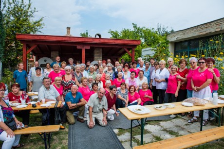 Már az Öreghegyen is van közösségi kemence - csirkecombbal avatták szombaton